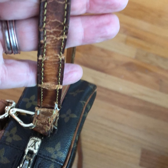 Authentic Vintage Louis Vuitton shoulder bag. - Picture 16 of 16